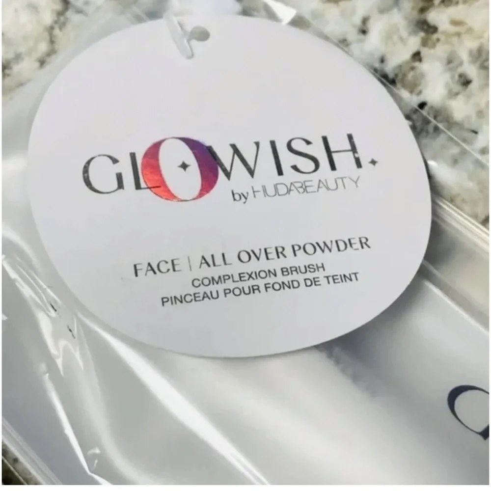 💎 HUDA BEAUTY GLOWISH Face All Over Powder Complexion Brush New/Sealed